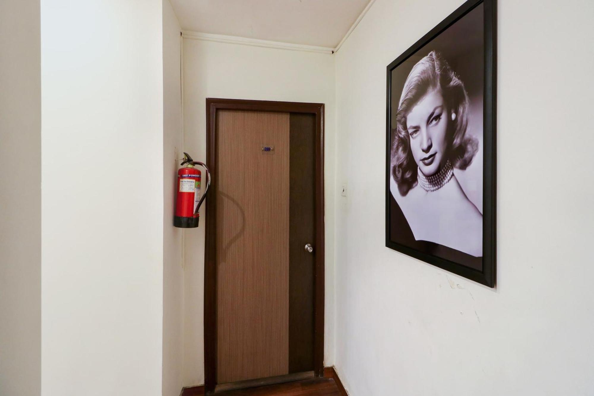 Oyo Flagship 1805 Hotel Star Delight Panchuria エクステリア 写真